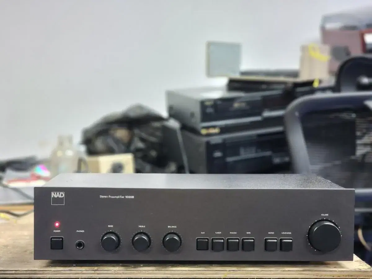 NAD 1020B 프리앰프 팝니다.